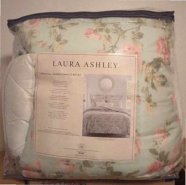 Laura Ashley Madelynn 7-Piece Full/Queen Complete Bed Set Comforter Pillow Shams