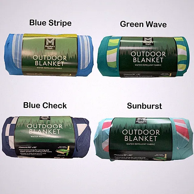 Member's Mark Water Resistant Outdoor Blanket with Zipper Pocket, 80"x80"