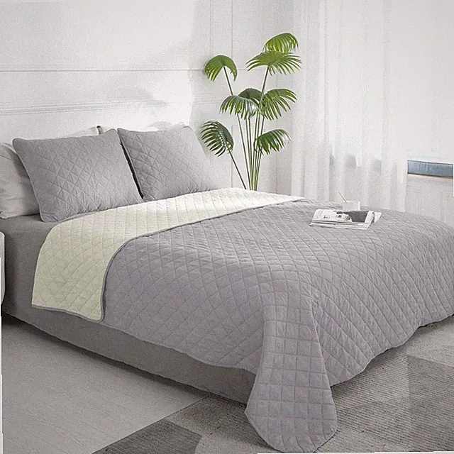 NEW Full / Queen Size Reversible Quilt Set with 2 Pillow Shams Gray / Cream
